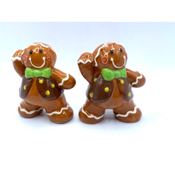 Gingerbread Man Ceramic Salt and Pepper Shakers Set Hand Wash Only Holiday Decor - Picture 8 of 9